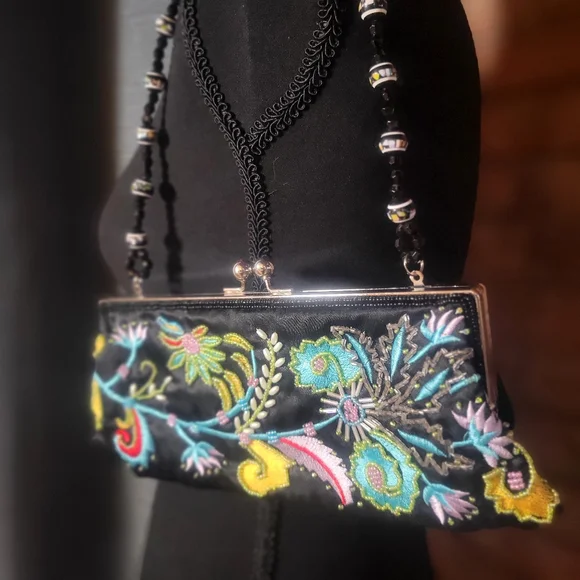 Vintage Chateau Beaded Embroidered Black w/Satin Kiss Lock in Floral Paisley - Picture 2 of 13